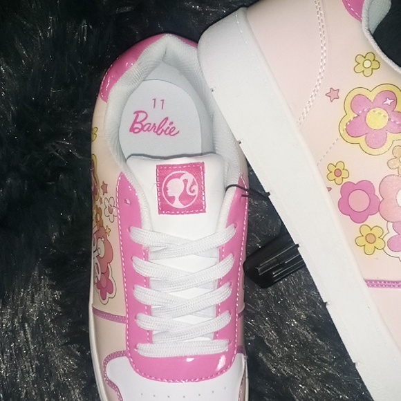 Send Offfer FAST Shipper ! BARBIE Shoe Pink & White Flower Power Womens  NWT - Picture 2 of 4